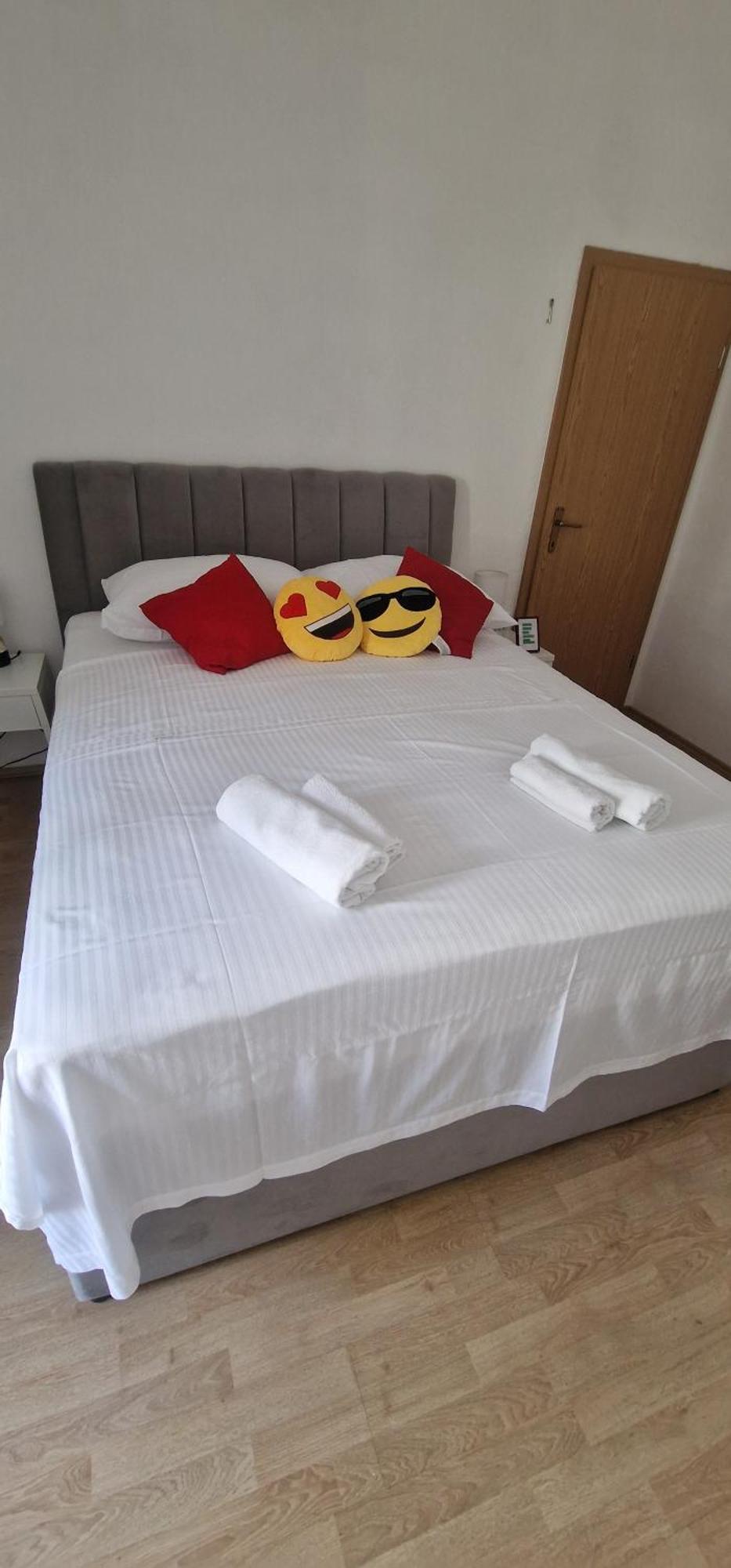 Apartments Anica 2 Макарска Екстериор снимка