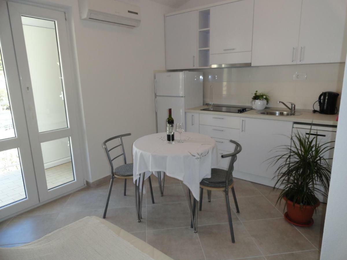 Apartments Anica 2 Макарска Екстериор снимка