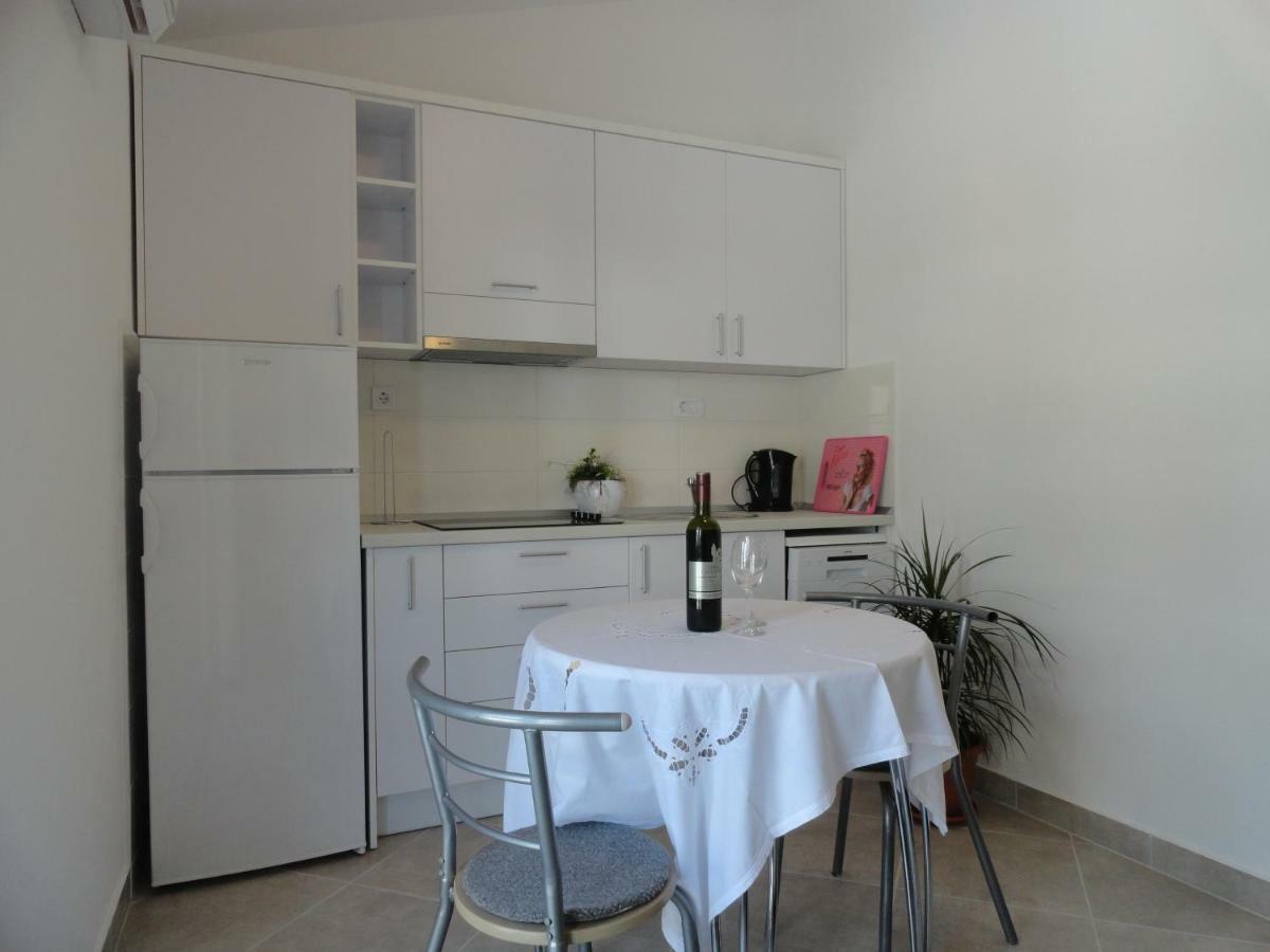 Apartments Anica 2 Макарска Екстериор снимка